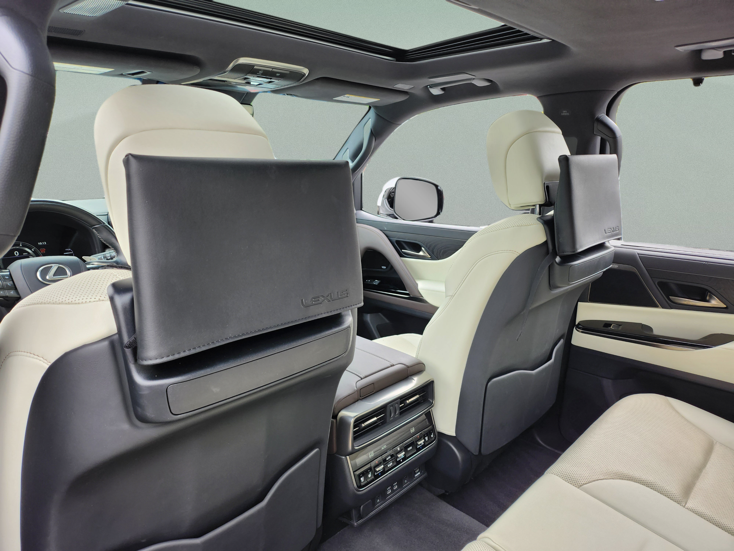 Used 2023 Lexus LX 600 4WD w/ Accessory Package (Z1) image 25