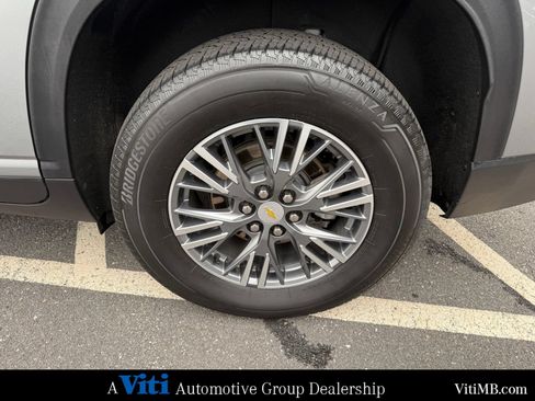 Used 2025 Chevrolet Traverse LT w/ Driver Confidence Package AWD/4WD image 13