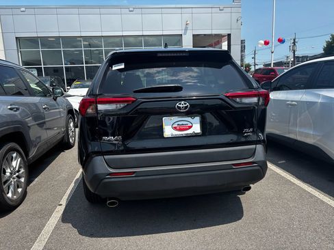 Used 2022 Toyota RAV4 XLE w/ Convenience Package AWD/4WD image 5