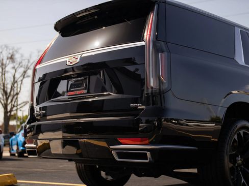Used 2021 Cadillac Escalade ESV Premium Luxury w/ Driver Assist Tech Package AWD/4WD image 19