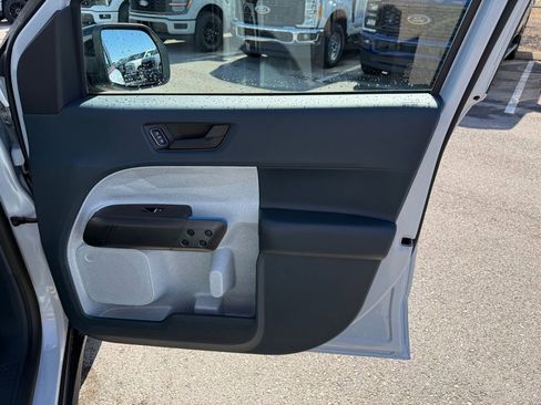 New 2026 Ford Maverick XLT w/ XLT Luxury Package FWD image 17