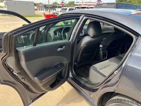 Used 2018 Dodge Charger SXT RWD image 14