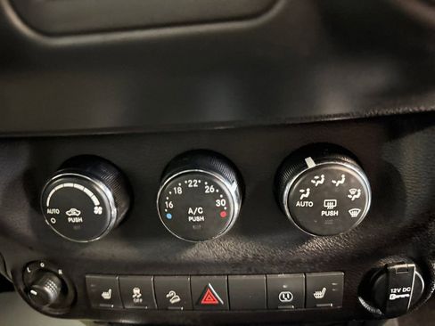Used 2018 Jeep Wrangler Unlimited Sahara w/ Max Tow Package AWD/4WD image 21