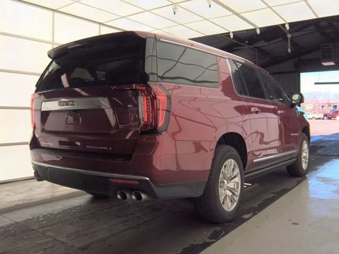 Used 2024 GMC Yukon XL Denali w/ Advanced Technology Package image 3