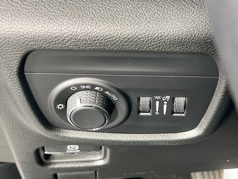 Used 2023 Jeep Grand Cherokee Laredo w/ Luxury Tech Group I image 10