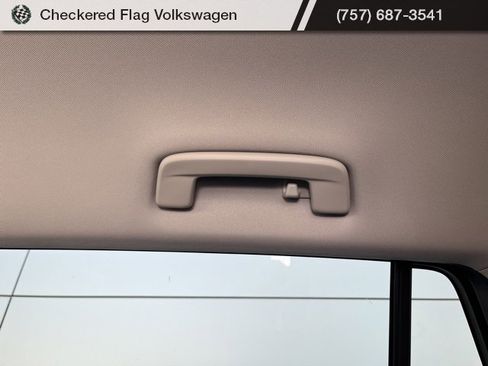 New 2025 Volkswagen Tiguan SE image 53