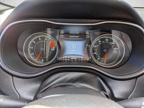 Used 2020 Jeep Cherokee Limited image 12