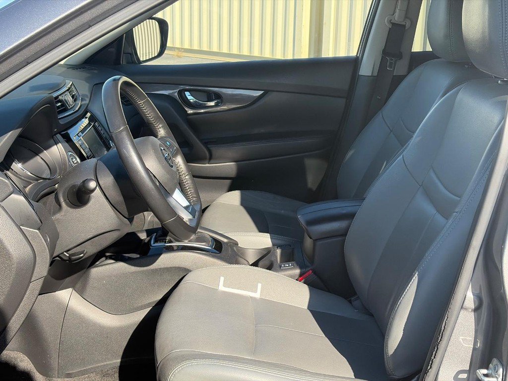 Used 2019 Nissan Rogue SV w/ Premium Package AWD/4WD image 4