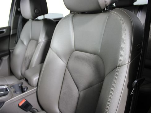 Used 2019 Porsche Macan AWD/4WD image 13