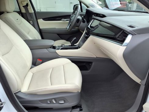 Certified 2023 Cadillac XT6 Premium Luxury image 9