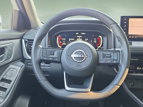 Used 2024 Nissan Rogue Platinum w/ Platinum Premium Package AWD/4WD image 9