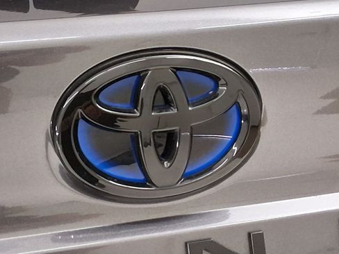 Used 2025 Toyota Sienna XLE w/ XLE Plus Package FWD image 36