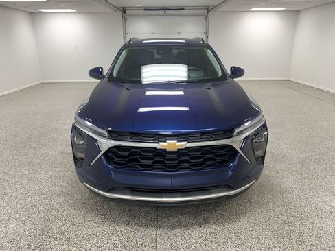 Used 2024 Chevrolet Trax LT w/ Driver Confidence Package FWD image 3