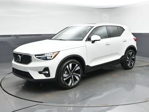 Used 2023 Volvo XC40 B5 Ultimate w/ Protection Package Premier AWD/4WD image 4