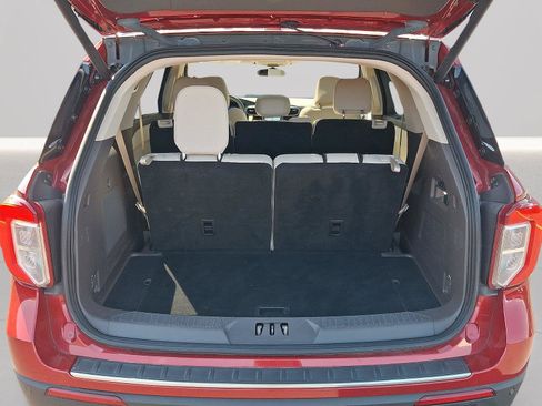 Used 2022 Ford Explorer Platinum w/ Equipment Group 601A AWD/4WD image 27