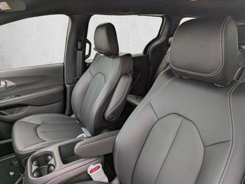New 2026 Chrysler Voyager LX image 10