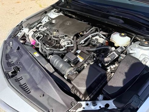 Used 2022 Toyota Camry SE w/ Convenience Package FWD image 18