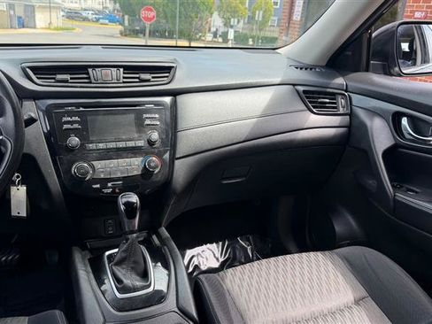 Used 2017 Nissan Rogue S AWD/4WD image 27