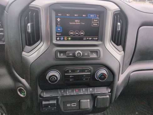 Used 2025 Chevrolet Silverado 2500 Custom w/ Custom Convenience Package image 9