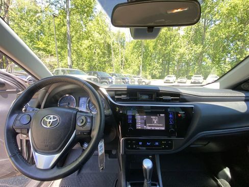 Used 2017 Toyota Corolla SE w/ Body Protection Package FWD image 18