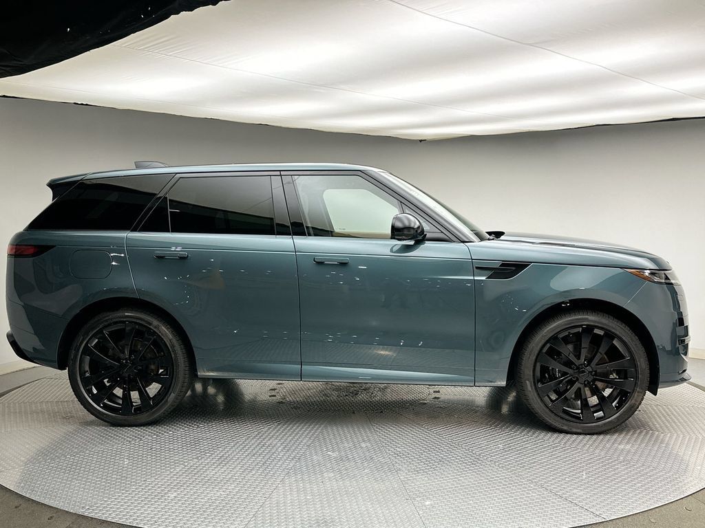 New 2027 Land Rover Range Rover Sport Dynamic SE AWD/4WD image 5