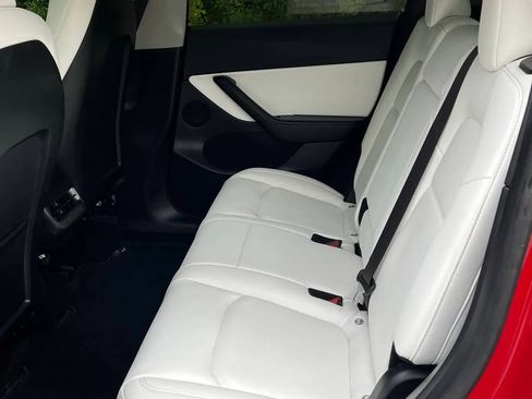 Used 2021 Tesla Model Y Long Range image 22