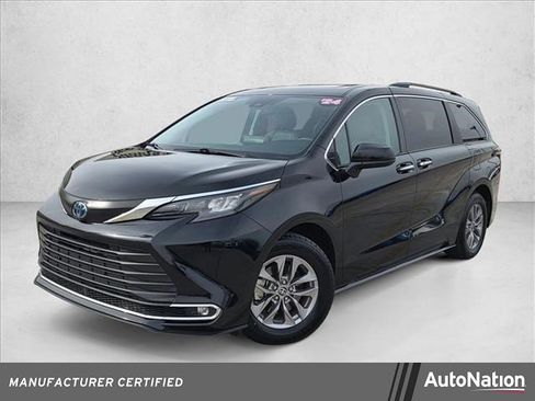 Used 2024 Toyota Sienna XLE image 1
