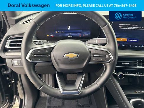 Used 2025 Chevrolet Traverse LT image 15