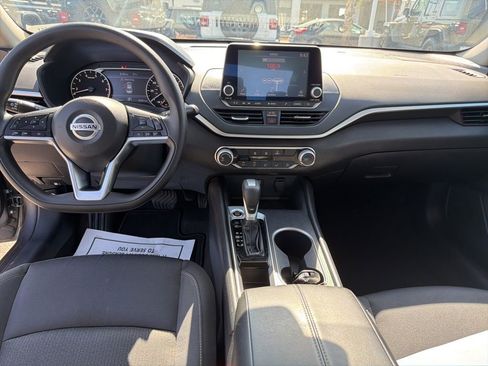 Used 2022 Nissan Altima 2.5 SV FWD image 24