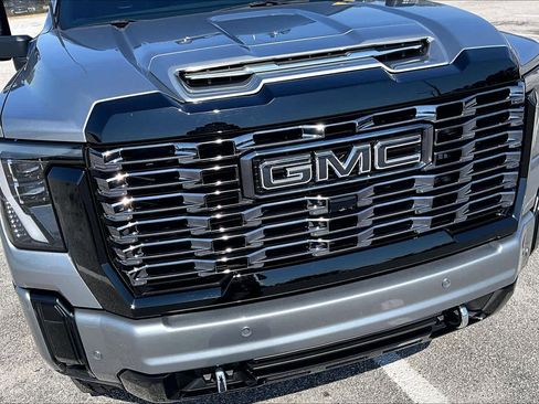 Used 2025 GMC Sierra 2500 Denali Ultimate AWD/4WD image 30