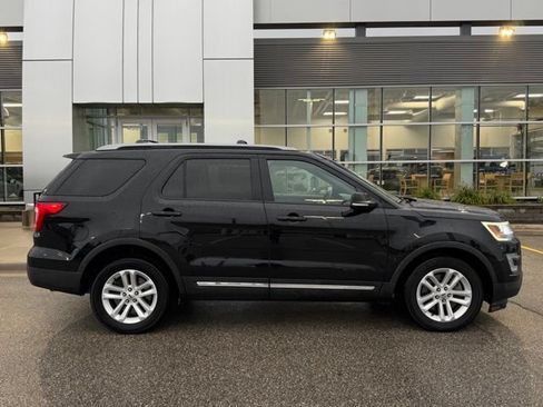 Used 2016 Ford Explorer XLT w/ Equipment Group 202A FWD image 37