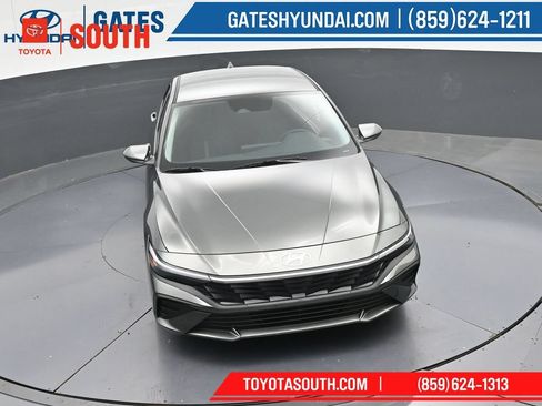 Used 2025 Hyundai Elantra SE FWD image 43
