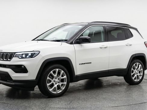 Used 2025 Jeep Compass Limited AWD/4WD image 3
