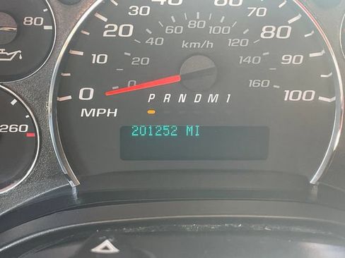 Used 2015 Chevrolet Express 2500 RWD image 11