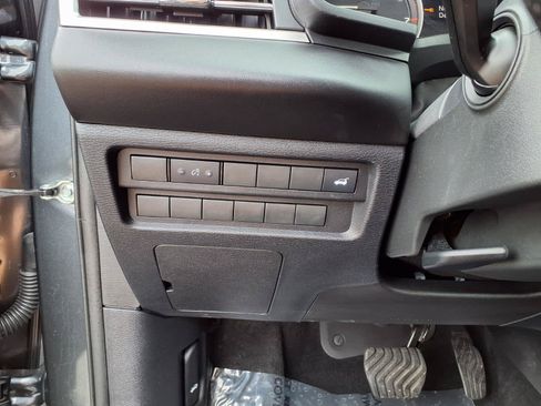 Used 2025 Mitsubishi Outlander SE FWD image 19