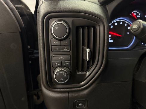 Used 2023 Chevrolet Silverado 1500 Custom image 17