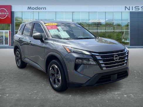 Certified 2025 Nissan Rogue SV FWD image 3
