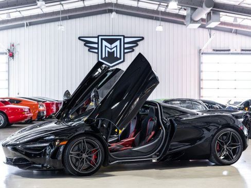Used 2018 McLaren 720S Performance RWD image 1