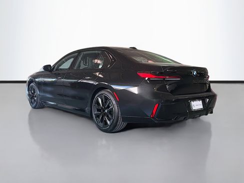 New 2026 BMW 750e xDrive image 7