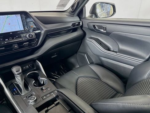 Used 2021 Toyota Highlander XSE AWD/4WD image 29