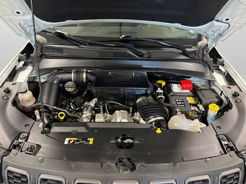 Used 2025 Jeep Compass Trailhawk AWD/4WD image 11