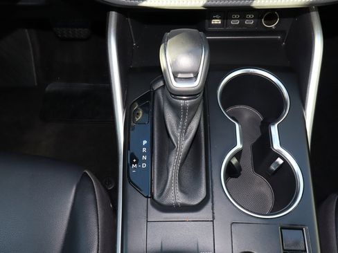 Used 2023 Toyota Highlander XLE image 21