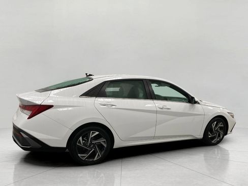 Certified 2025 Hyundai Elantra SEL FWD image 36