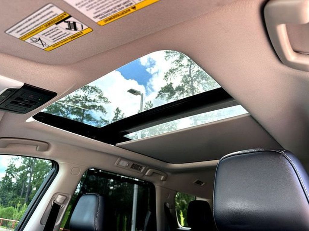 Used 2024 Nissan Pathfinder SL w/ SL Premium Package FWD image 18