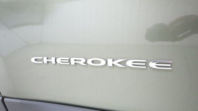 Used 2020 Jeep Cherokee Latitude Plus FWD image 21