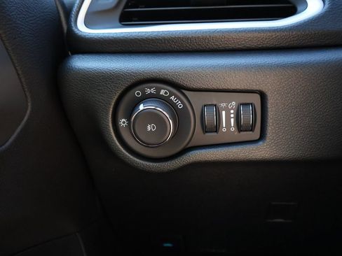 New 2026 Chrysler Pacifica Select FWD image 30