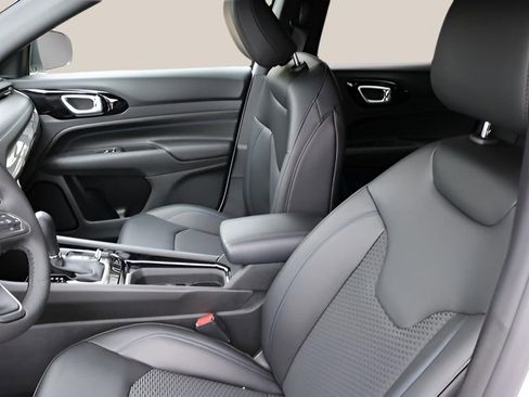 New 2026 Jeep Compass Latitude AWD/4WD image 11