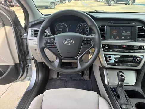 Used 2017 Hyundai Sonata SE FWD image 13