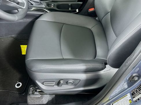 Certified 2025 Toyota Corolla Cross XLE FWD image 20