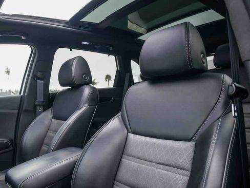 Used 2019 Kia Sorento SX FWD image 17